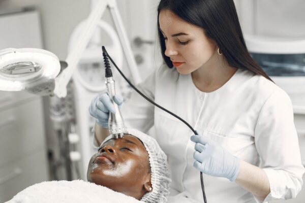 What Is a Comedone? Blackheads and Whiteheads Explained